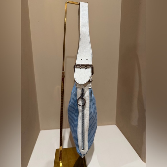 Fendi Oyster Bag in Blue Animal Print with White leather accent - Picture 2 of 14